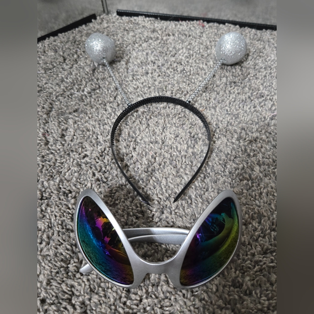 Alien 👽  UFO Accesories Silver and Black Headband with Sunglasses Set